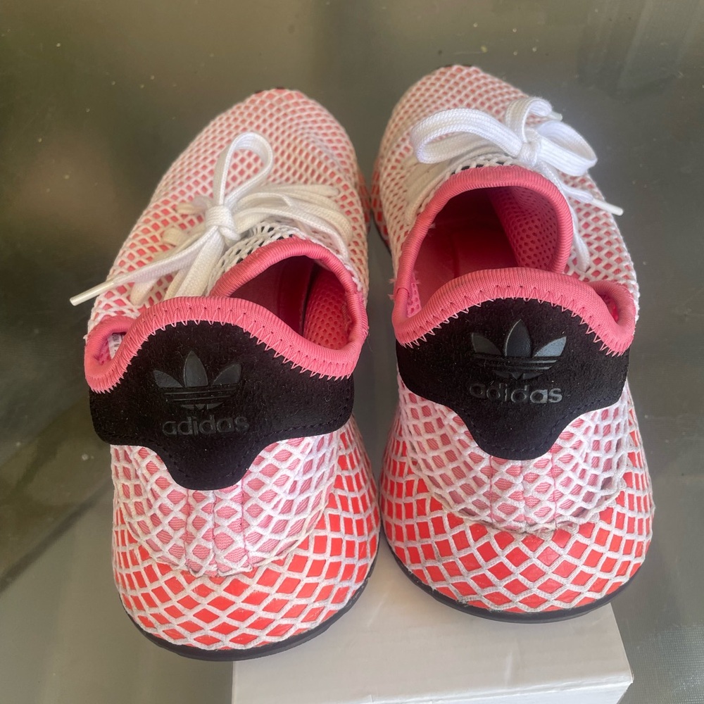 Adidas Pink Mesh Sneakers women size 9/5 perfect condition